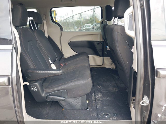 2C4RC1DG5HR663836 Chrysler Pacifica Touring