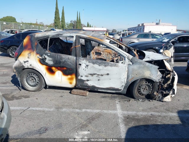 Toyota Prius C Two 2015 JTDKDTB30F1088489 Image 12