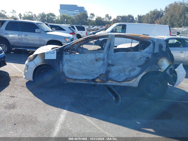 Toyota Prius C Two 2015 JTDKDTB30F1088489 Image 13