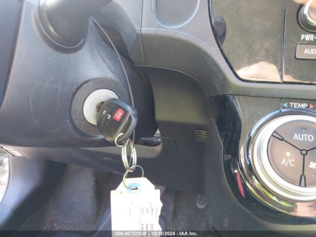 JTDKDTB38F1585144 Toyota Prius C One