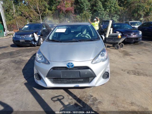 JTDKDTB38F1585144 Toyota Prius C One