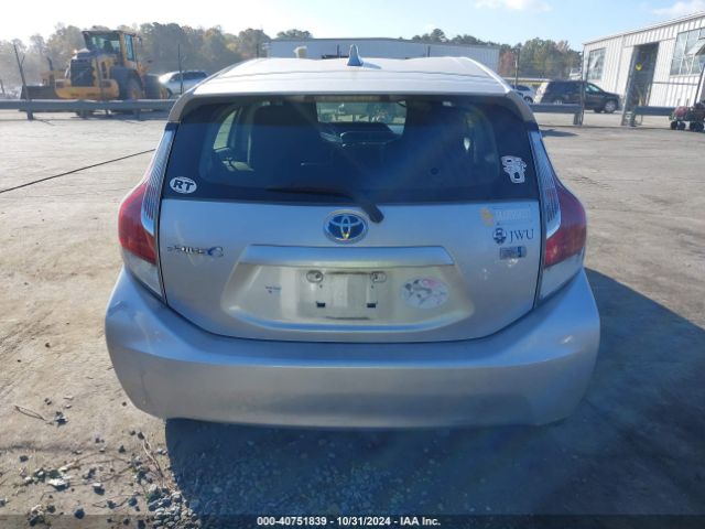 JTDKDTB38F1585144 Toyota Prius C One