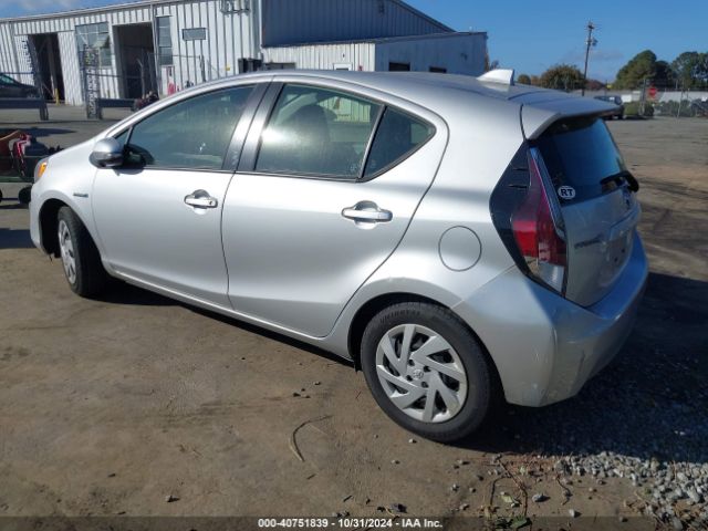 JTDKDTB38F1585144 Toyota Prius C One