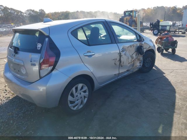 JTDKDTB38F1585144 Toyota Prius C One
