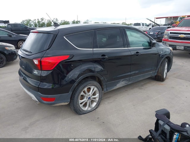 Ford ESCAPE SE 2019 1FMCU0GD3KUB95061 Image 4