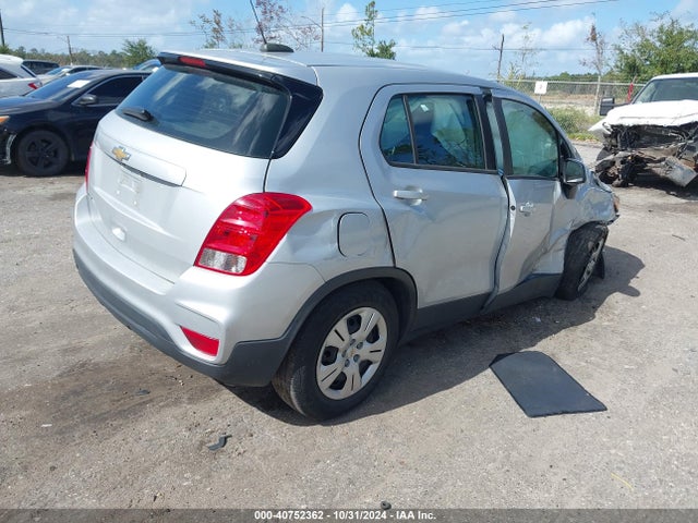 Chevrolet TRAX LS 2018 3GNCJKSB8JL192963 Image 4