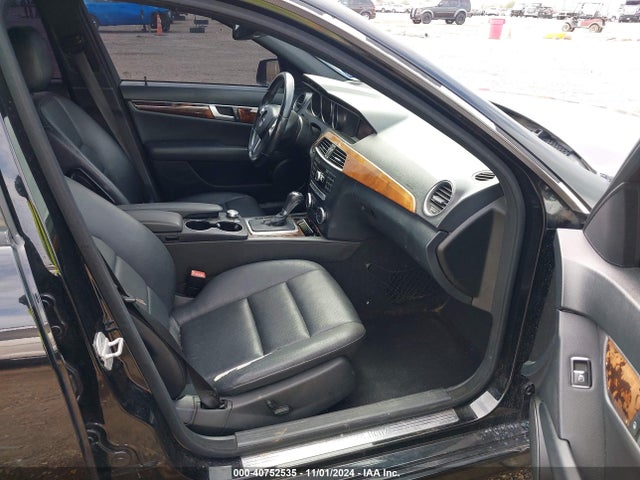 WDDGF4HB7ER310472 Mercedes-Benz C-class C 250 Sport/luxury