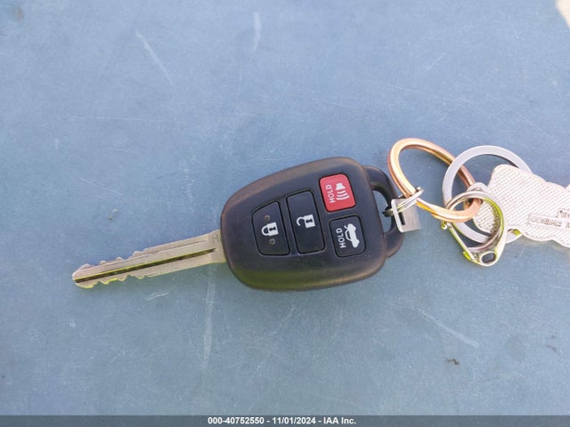 5YFBURHE1KP946456 Toyota COROLLA LE