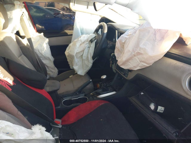 5YFBURHE1KP946456 Toyota COROLLA LE