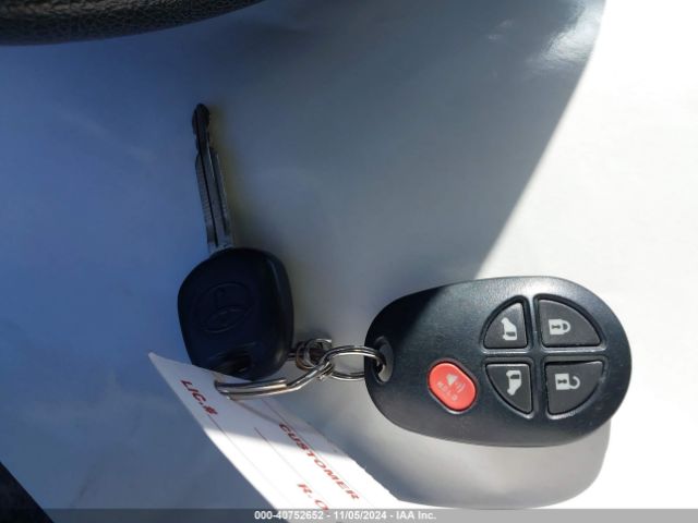 5TDKK3DC0FS645438 Toyota Sienna Le 8 Passenger