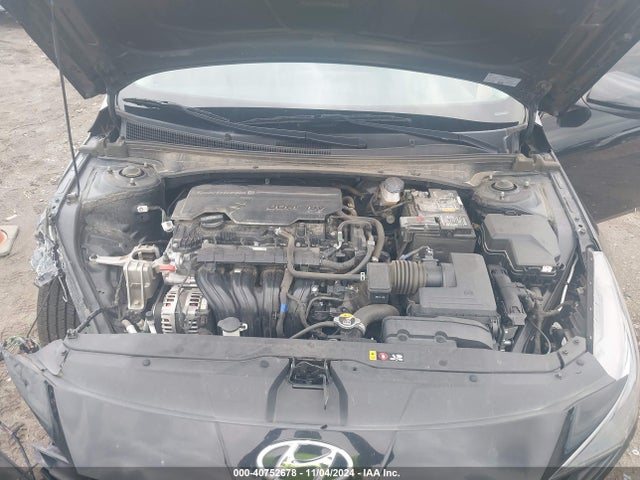 5NPLM4AGXNH055621 Hyundai ELANTRA SEL