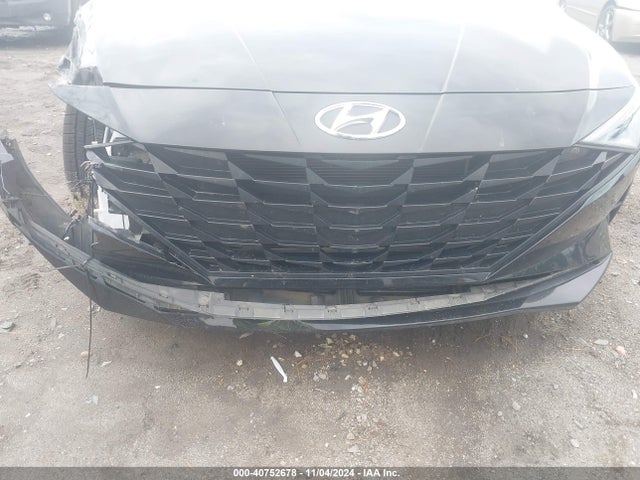 5NPLM4AGXNH055621 Hyundai ELANTRA SEL