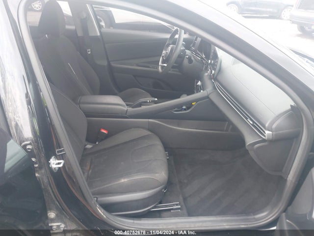 5NPLM4AGXNH055621 Hyundai ELANTRA SEL