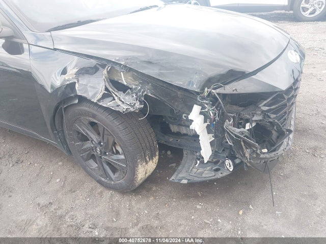 5NPLM4AGXNH055621 Hyundai ELANTRA SEL