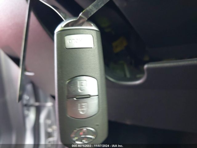 3MYDLBJV5LY704995 Toyota YARIS LE