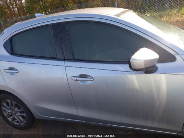 3MYDLBJV5LY704995 Toyota YARIS LE