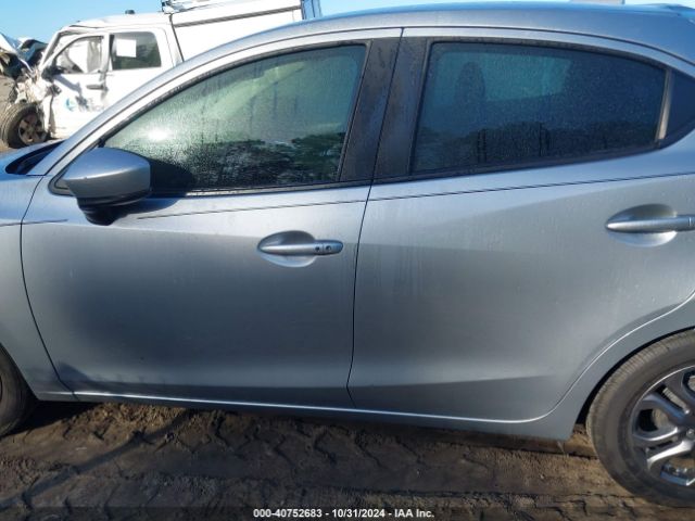 3MYDLBJV5LY704995 Toyota YARIS LE