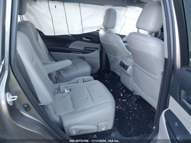 Toyota Highlander Limited Platinum 2017 5TDDZRFH5HS382740 Image 8