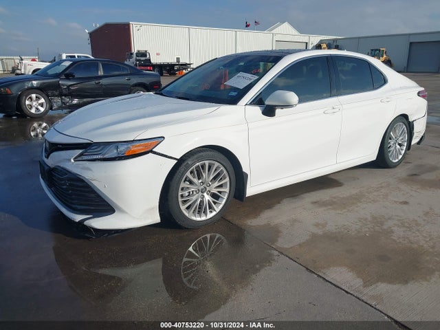 Toyota CAMRY XLE 2018 4T1B11HK4JU024650 Image 2