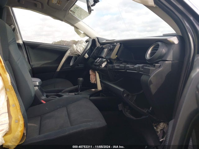 Toyota RAV4 LE 2015 JTMBFREV2FD170927 Image 5