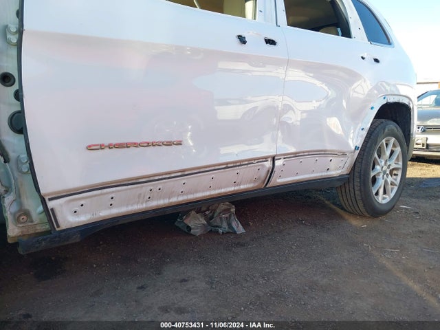 Jeep Cherokee Latitude 2015 1C4PJMCS2FW618880 Image 18