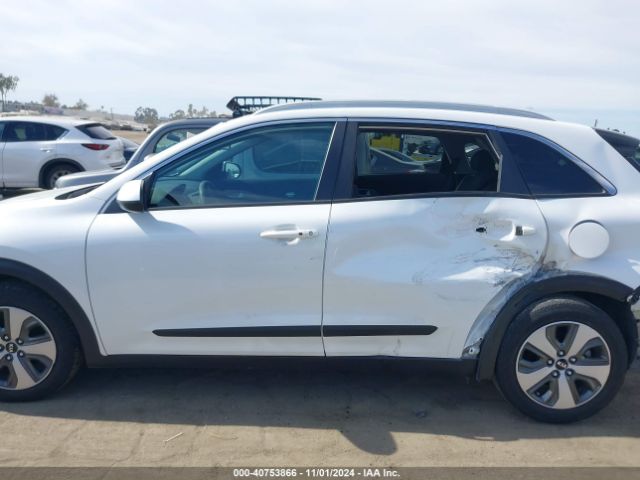 KNDCB3LC8H5104376 KIA NIRO LX