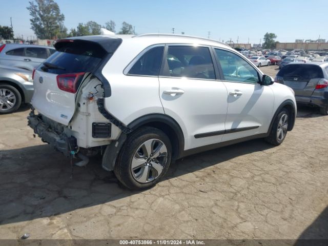 KNDCB3LC8H5104376 KIA NIRO LX