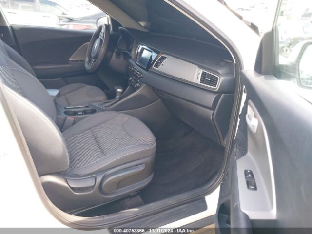 KNDCB3LC8H5104376 KIA NIRO LX