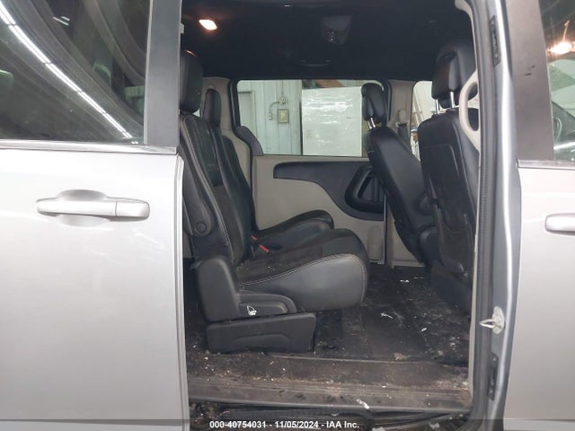 40754031 :رقم المزاد ، 2C4RDGCG4KR679406 vin ، 2019 Dodge Grand Caravan Sxt مزاد بيع