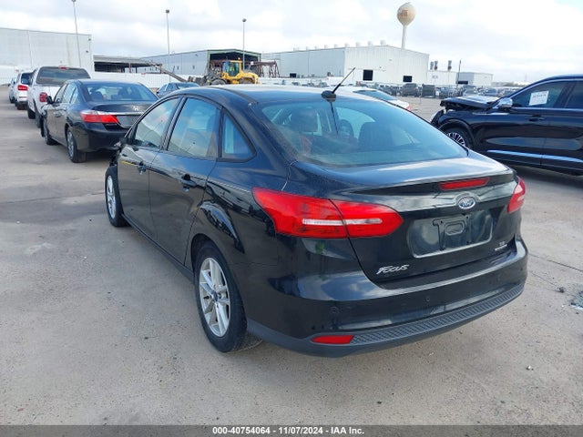 Ford FOCUS SE 2015 1FADP3F24FL356911 Image 3