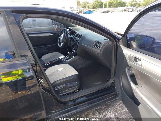 3VWD17AJ5GM218101 Volkswagen Jetta 1.8t Sport