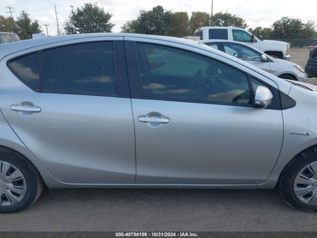 JTDKDTB30F1580469 Toyota Prius C Two