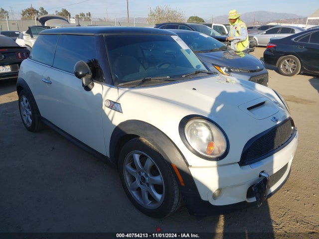 2010 MINI COOPER S WMWMF7C56ATX43131 Photo 0