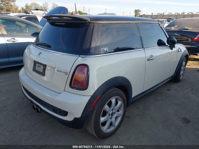 2010 MINI COOPER S WMWMF7C56ATX43131 Photo 3