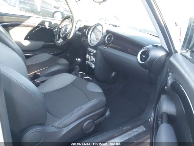 2010 MINI COOPER S WMWMF7C56ATX43131 Photo 4