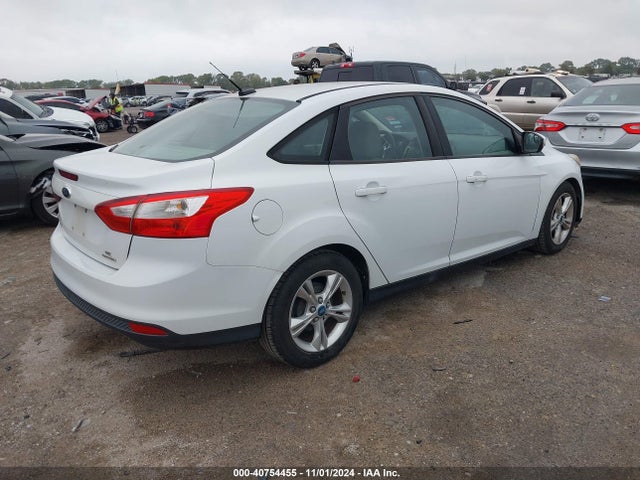 Ford FOCUS SE 2014 1FADP3F26EL145563 Image 4