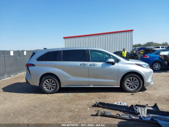5TDYRKEC2NS104274 Toyota SIENNA XLE