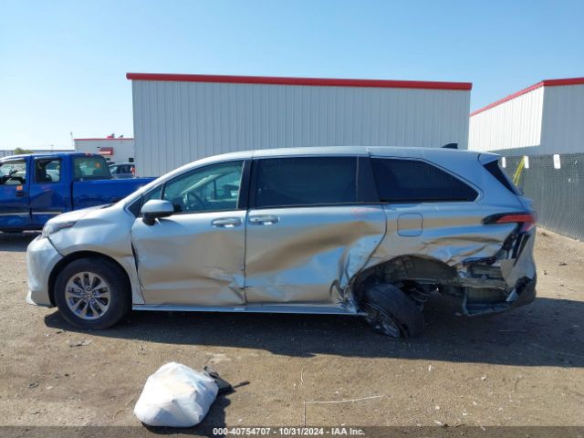 5TDYRKEC2NS104274 Toyota SIENNA XLE
