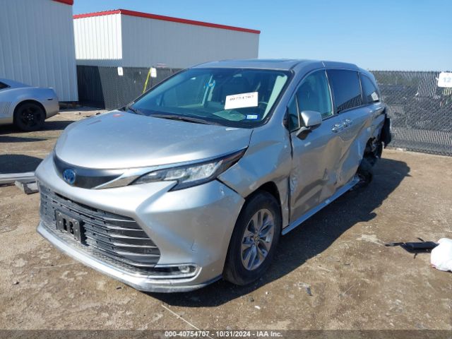 5TDYRKEC2NS104274 Toyota SIENNA XLE