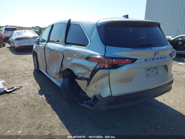 5TDYRKEC2NS104274 Toyota SIENNA XLE