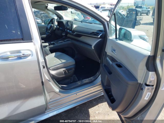 5TDYRKEC2NS104274 Toyota SIENNA XLE