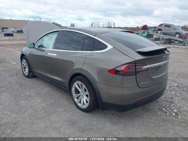 2016 TESLA MODEL X 5YJXCBE27GF011908 Photo 2