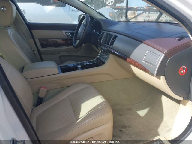 2011 JAGUAR XF SAJWA0FB9BLS12303 Photo 4