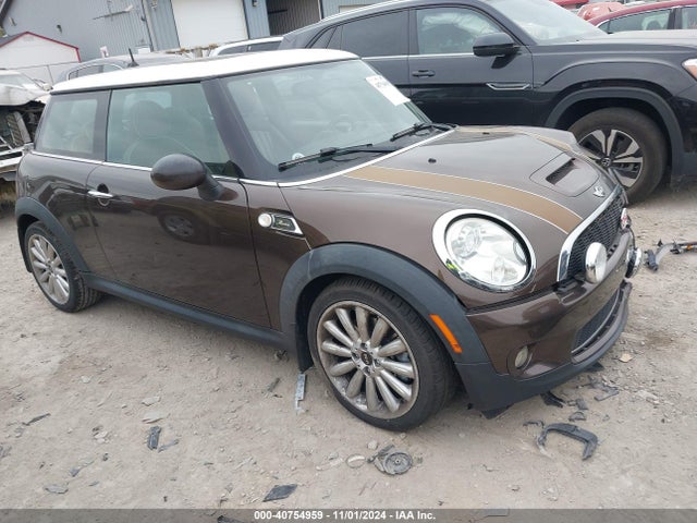 2010 MINI COOPER S WMWMF7C51ATZ69836 Photo 0