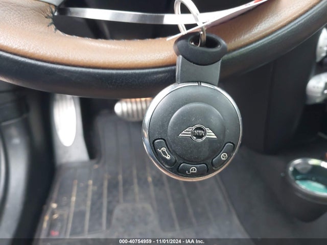 2010 MINI COOPER S WMWMF7C51ATZ69836 Photo 10