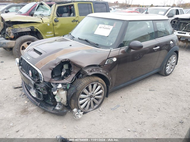 2010 MINI COOPER S WMWMF7C51ATZ69836 Photo 1