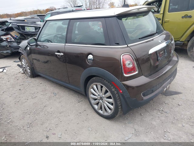 2010 MINI COOPER S WMWMF7C51ATZ69836 Photo 2