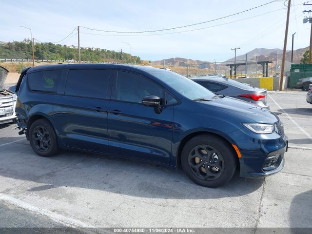 Chrysler Pacifica Hybrid Limited 2023 2C4RC1S71PR589154 Image 13