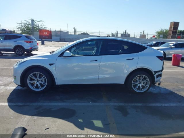 7SAYGDEE6NF438978 Tesla Model Y Long Range Dual Motor All-wheel Drive