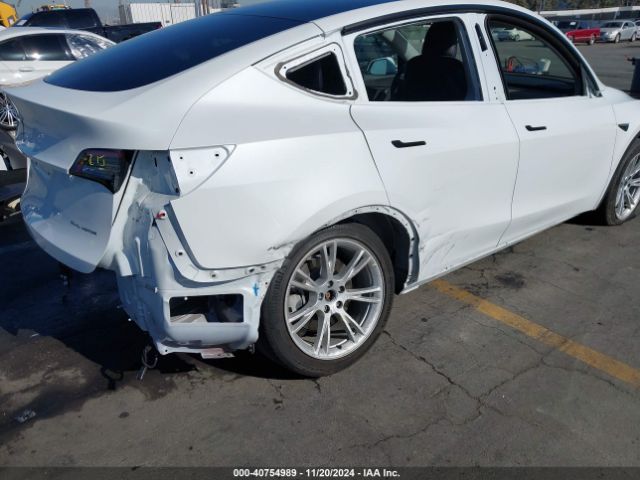 7SAYGDEE6NF438978 Tesla Model Y Long Range Dual Motor All-wheel Drive